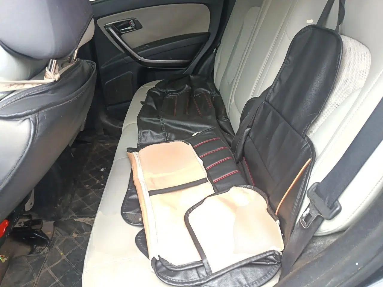 Bestune X80 2015 2.0L Automatic Comfort Anniversary Edition — миниатюра 18