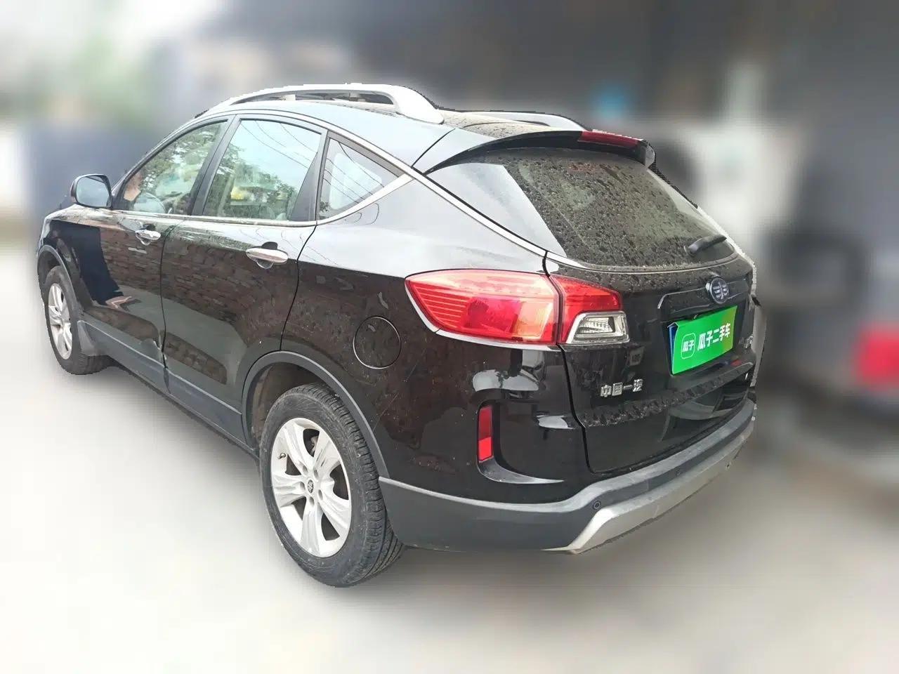 Bestune X80 2015 2.0L Automatic Comfort Anniversary Edition — миниатюра 4