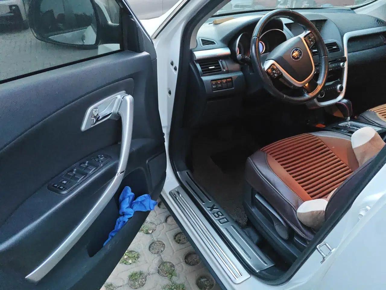 Bestune X80 2013 2.0L automatic comfort version — миниатюра 17