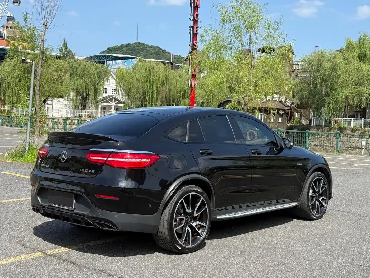 Mercedes-Benz GLC Coupe AMG 2017 AMG GLC 43 4MATIC Coupe SUV — миниатюра 4