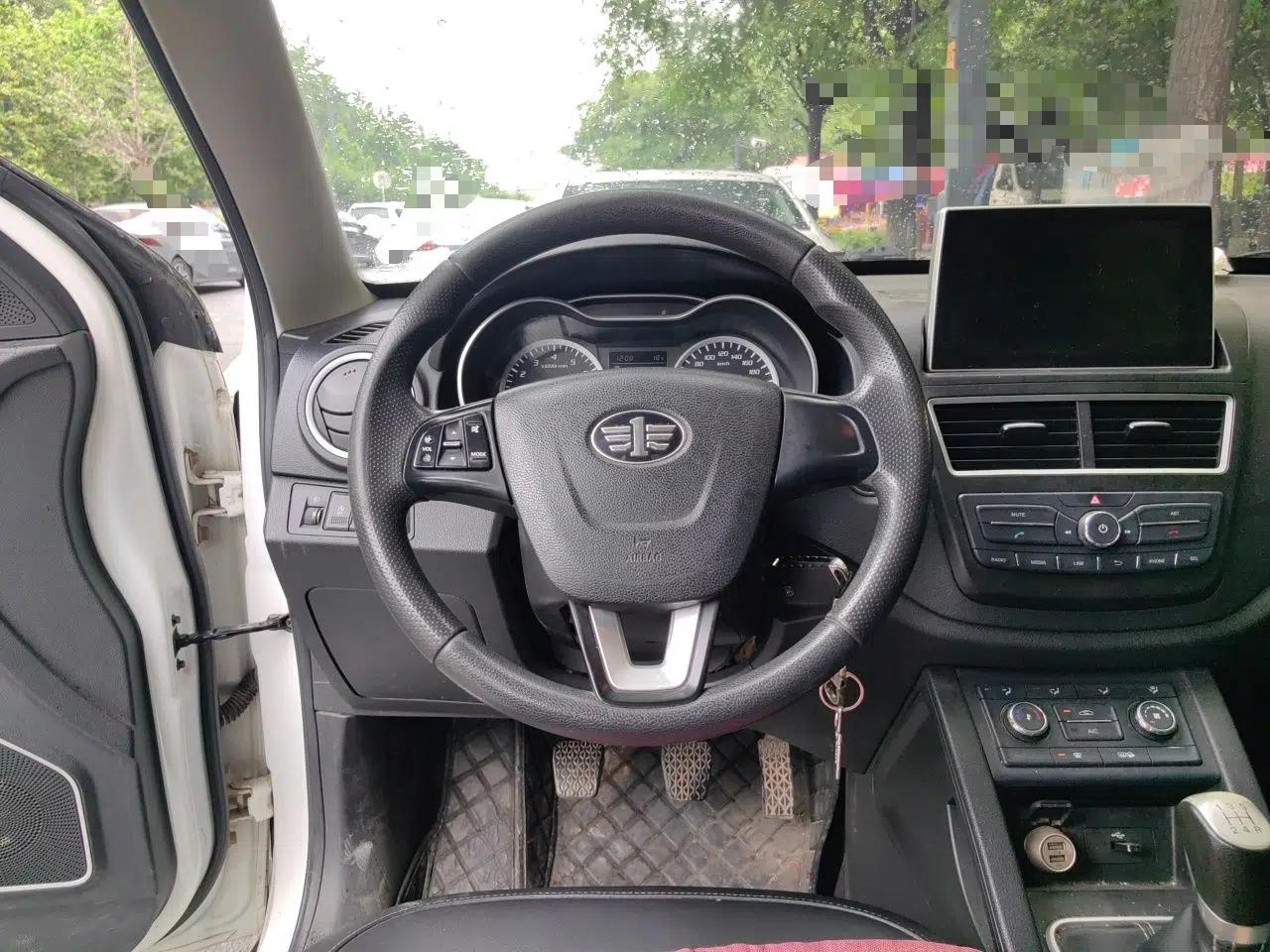 Bestune X40 2017 1.6L Manual Luxury Edition — миниатюра 11