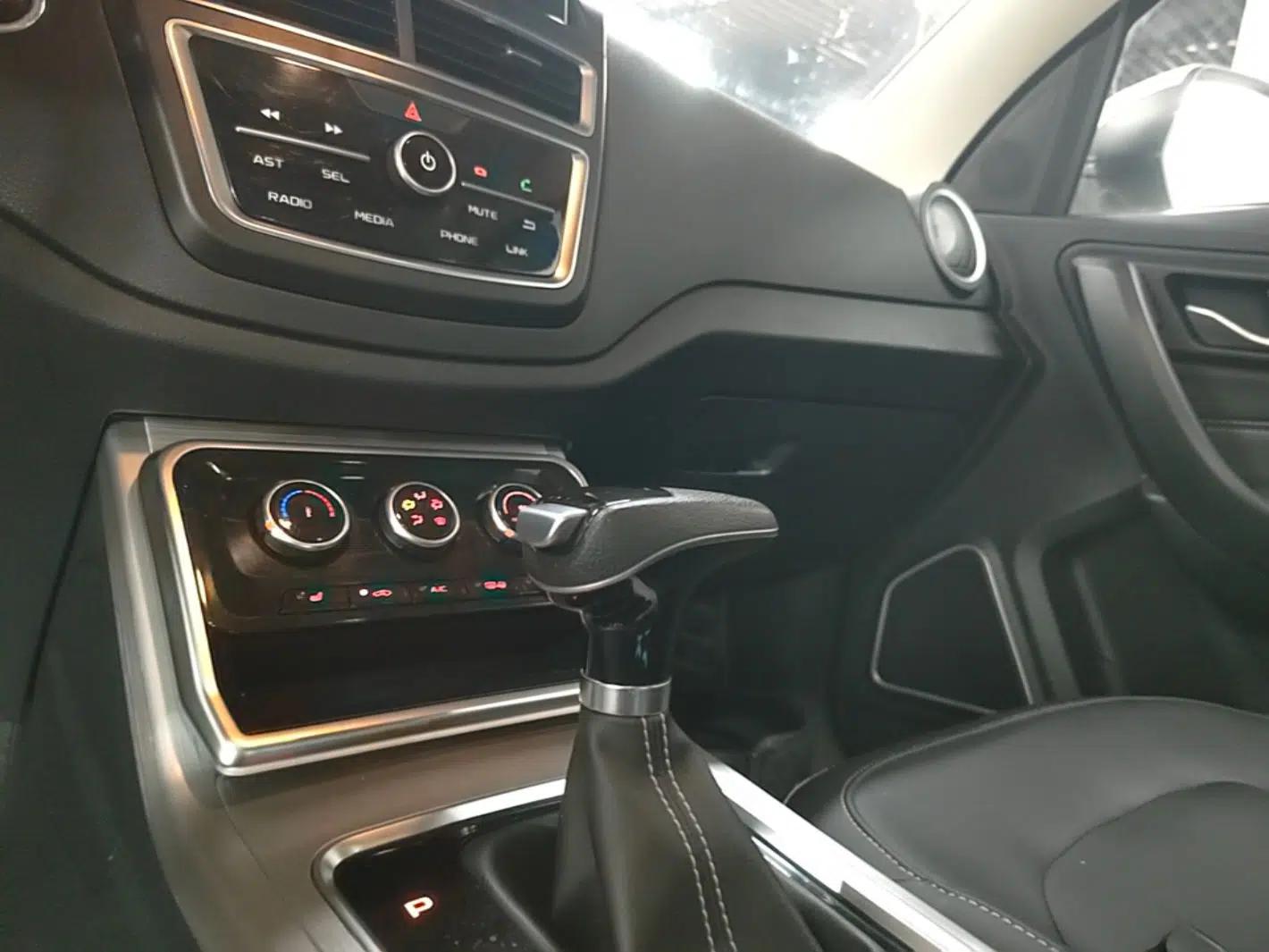 Bestune X40 2019 1.6L Automatic Luxury Edition China VI — миниатюра 17