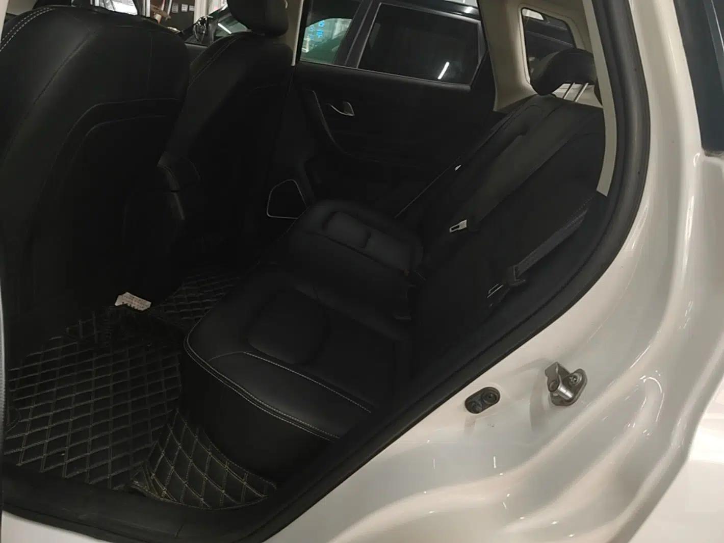 Bestune X40 2019 1.6L Automatic Luxury Edition China VI — миниатюра 20