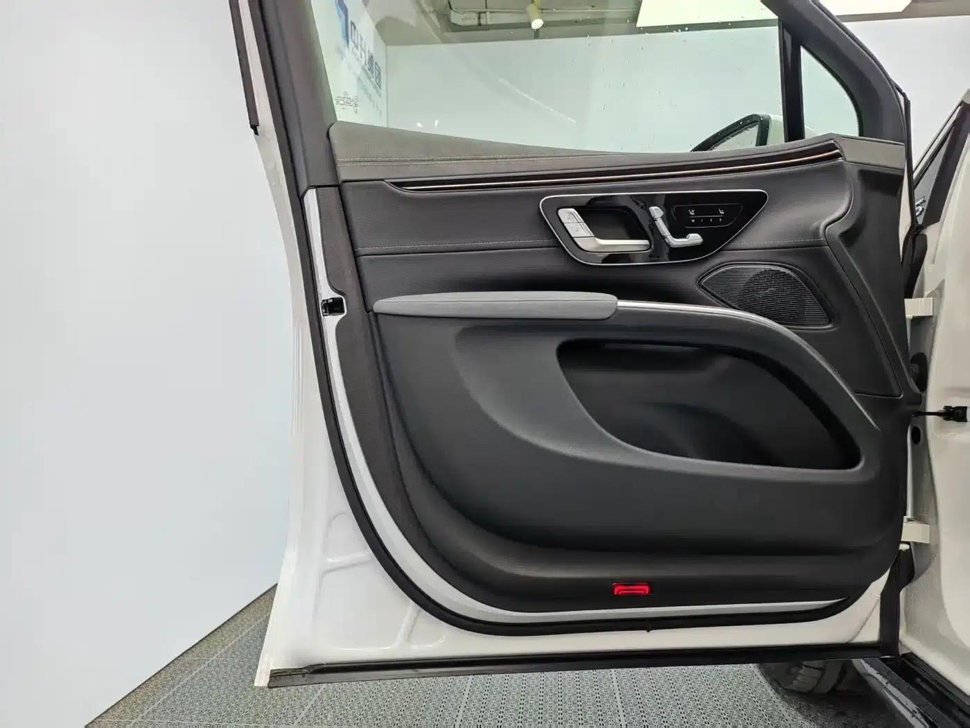 Mercedes-Benz EQS SUV 2023 450 4MATIC Pioneer Edition — миниатюра 9