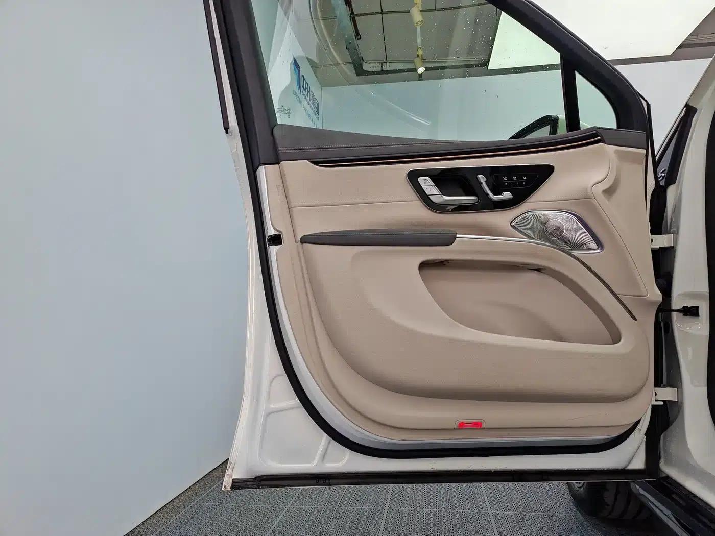 Mercedes-Benz EQS SUV 2023 450 4MATIC Luxury Edition — миниатюра 16