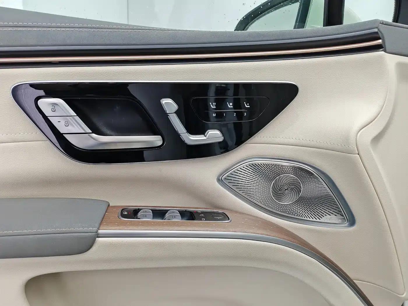 Mercedes-Benz EQS SUV 2023 450 4MATIC Luxury Edition — миниатюра 17