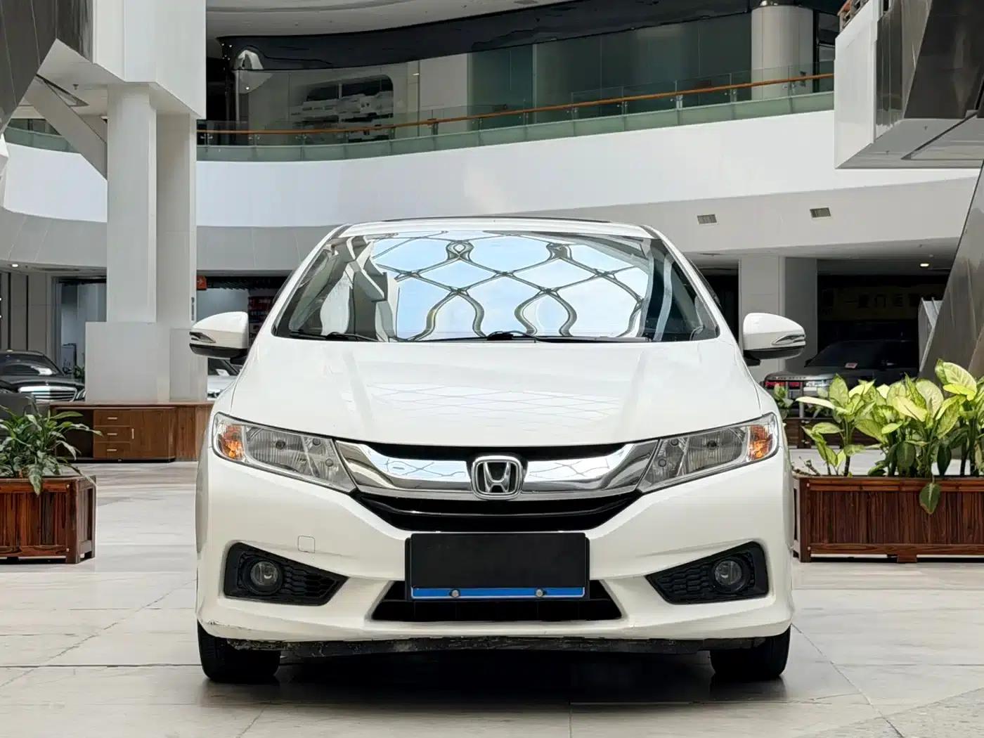 Honda City 2015 1.5L CVT Flagship Edition — миниатюра 2