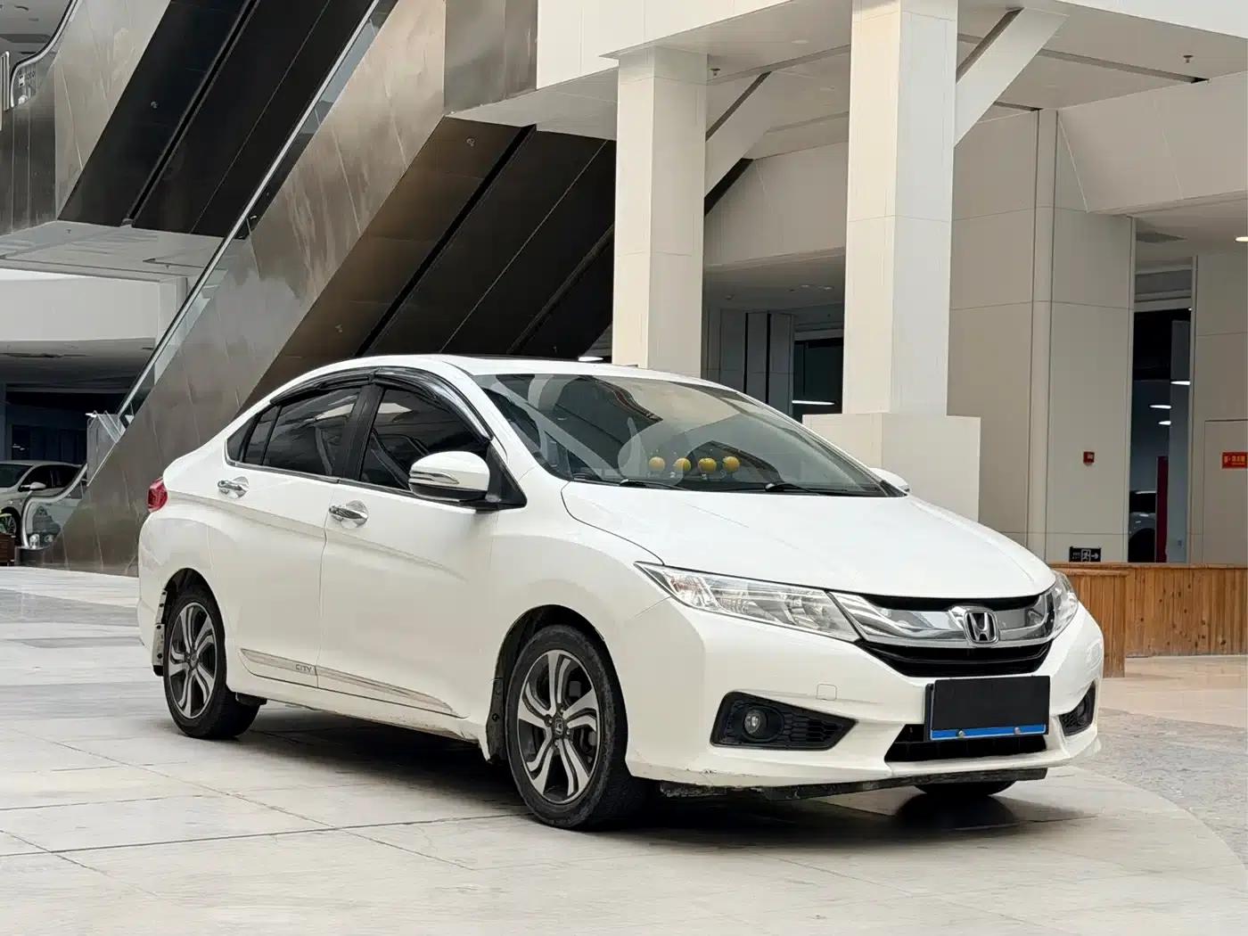 Honda City 2015 1.5L CVT Flagship Edition — миниатюра 3