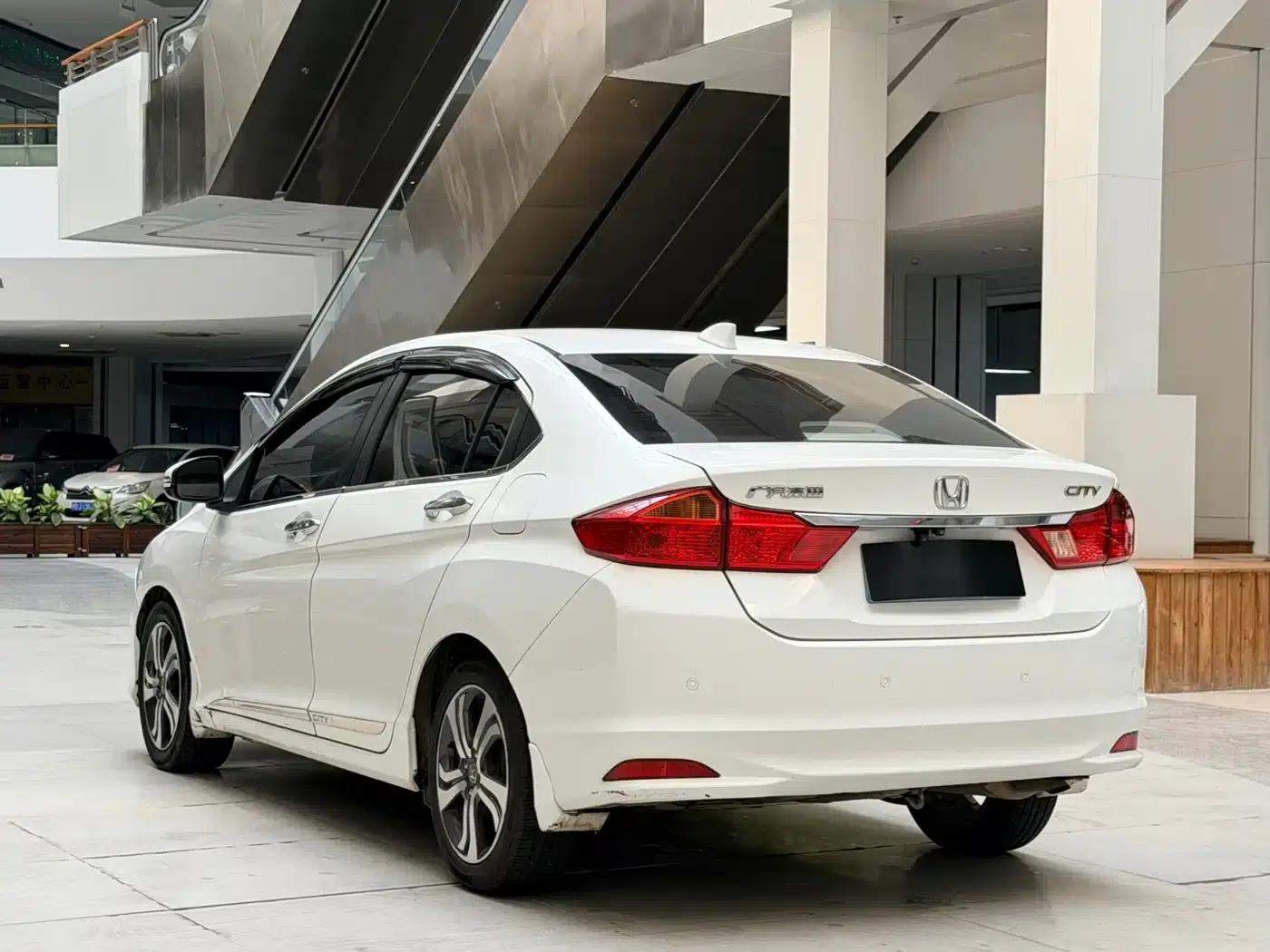Honda City 2015 1.5L CVT Flagship Edition — миниатюра 7