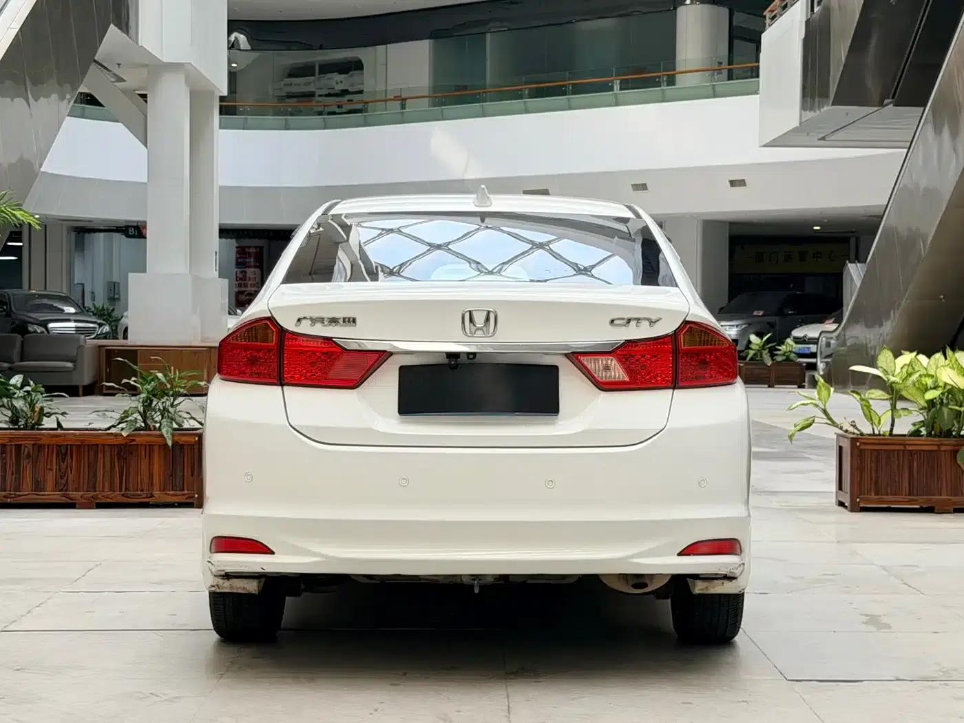 Honda City 2015 1.5L CVT Flagship Edition — миниатюра 8