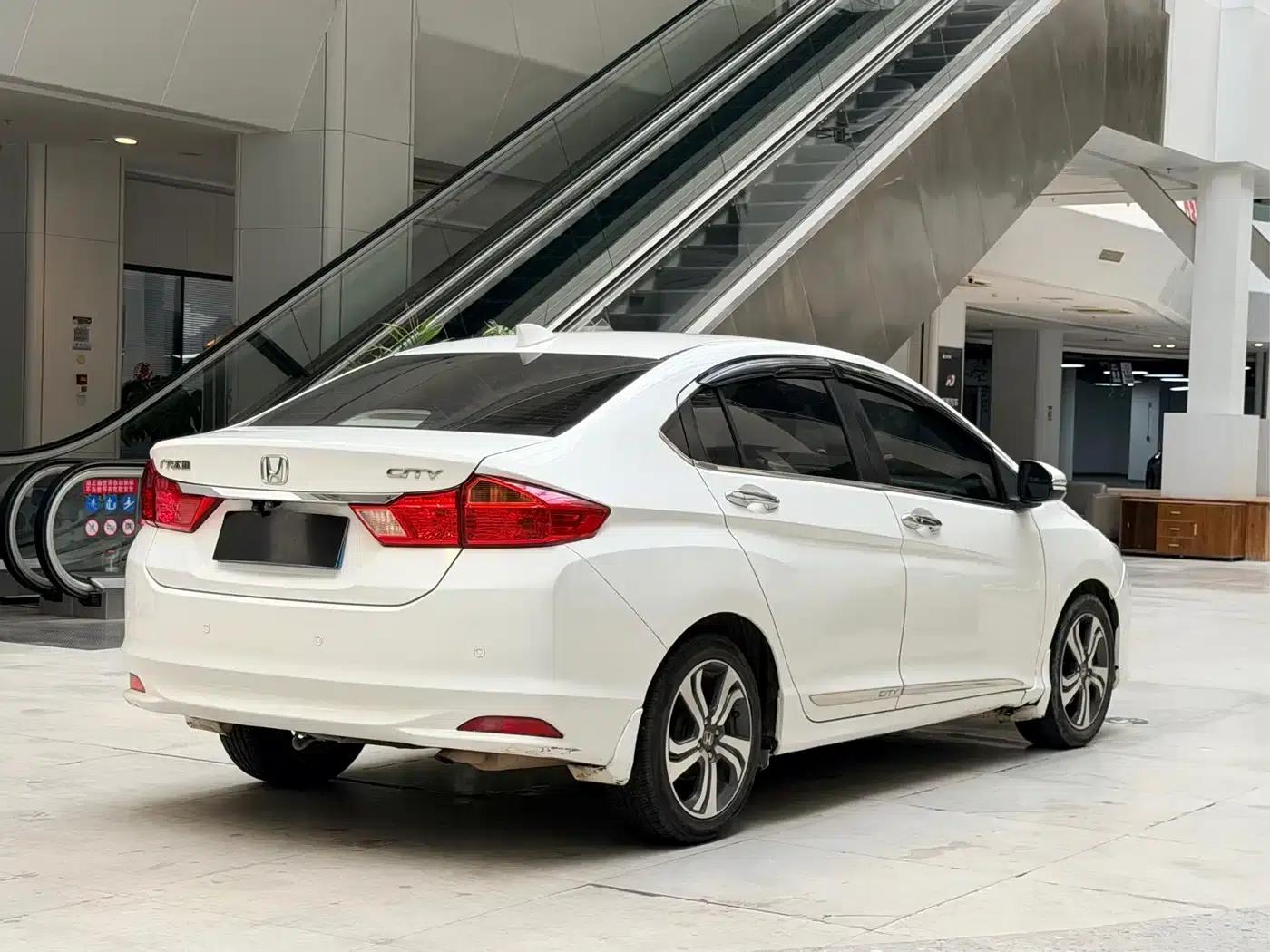Honda City 2015 1.5L CVT Flagship Edition — миниатюра 9