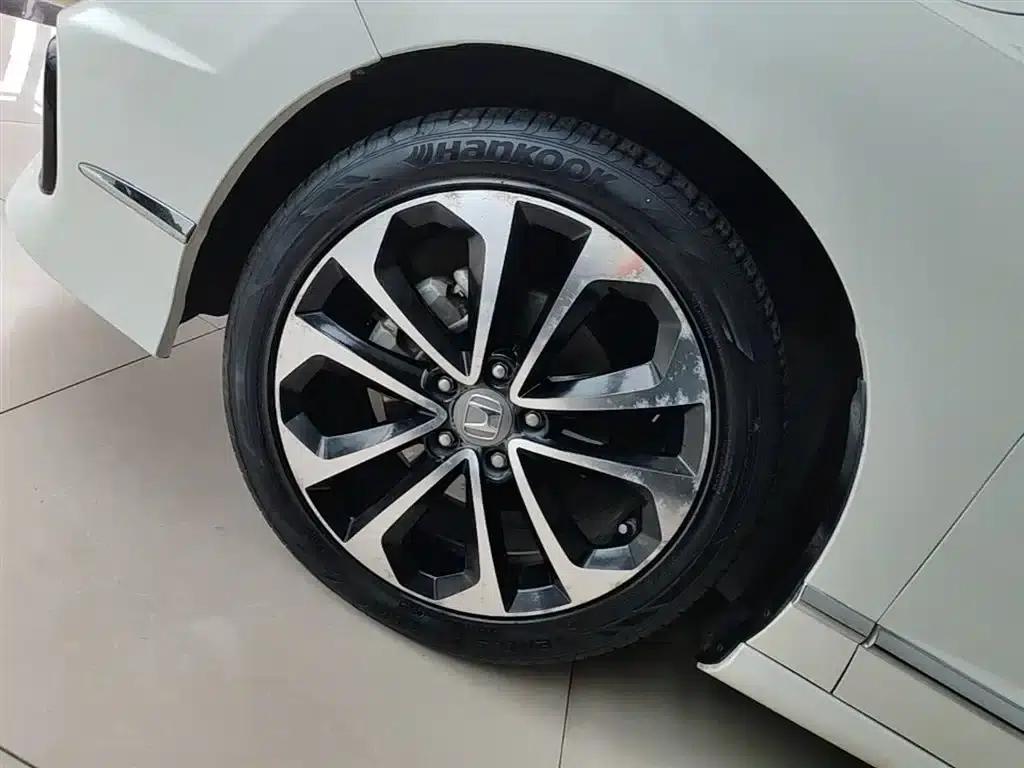 Spirior 2015 2.0L Premium Edition — миниатюра 23