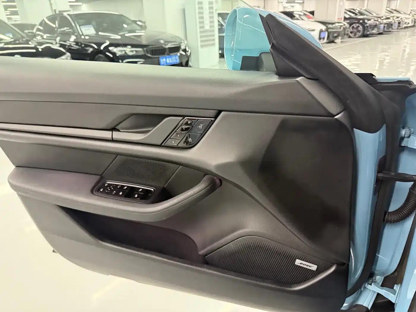 2020 Taycan — миниатюра 11