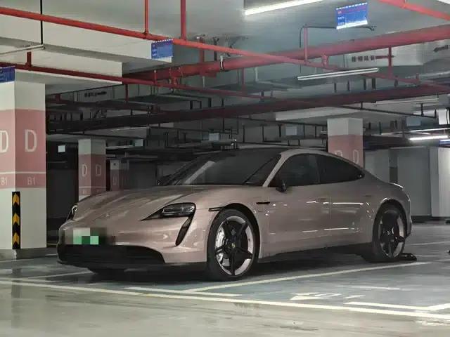 2022 Taycan