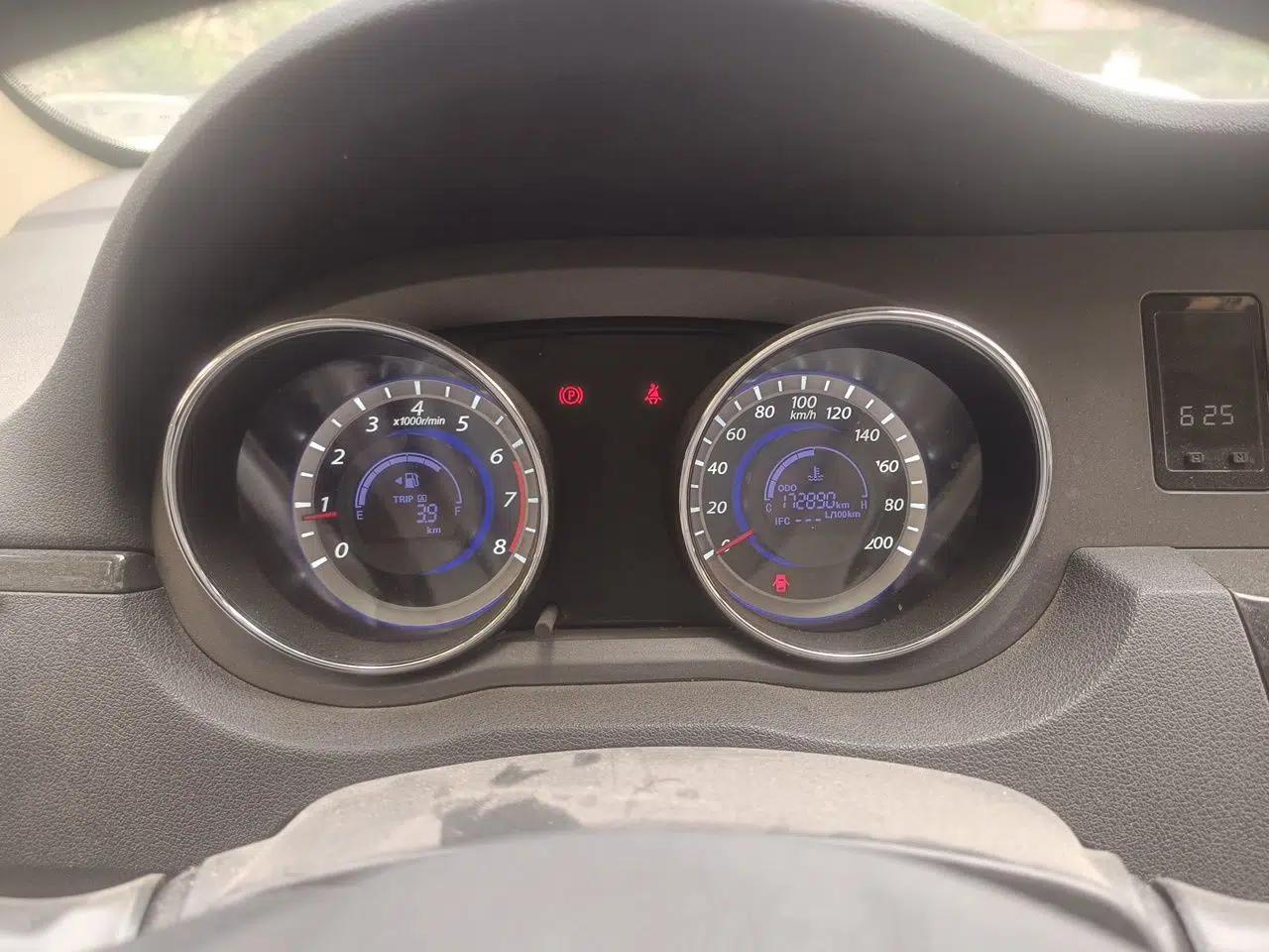 Great Wall C30 2013 1.5L Manual Luxury Model — миниатюра 12
