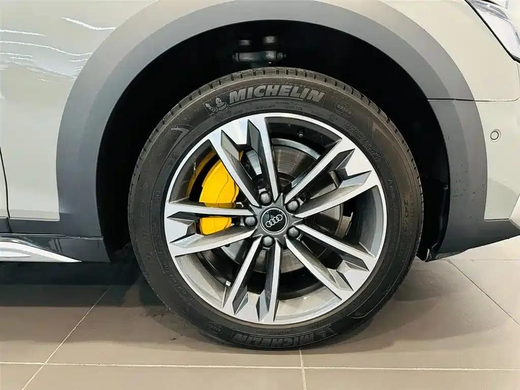 2022 Audi A4 allroad quattro (Imported) — миниатюра 15