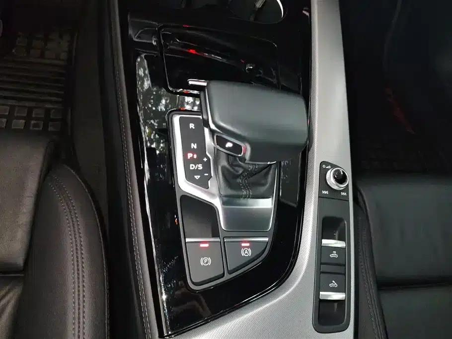 2022 Audi A5 Cabriolet 40 TFSI (Imported) - Fashionable and Dynamic Model — миниатюра 16