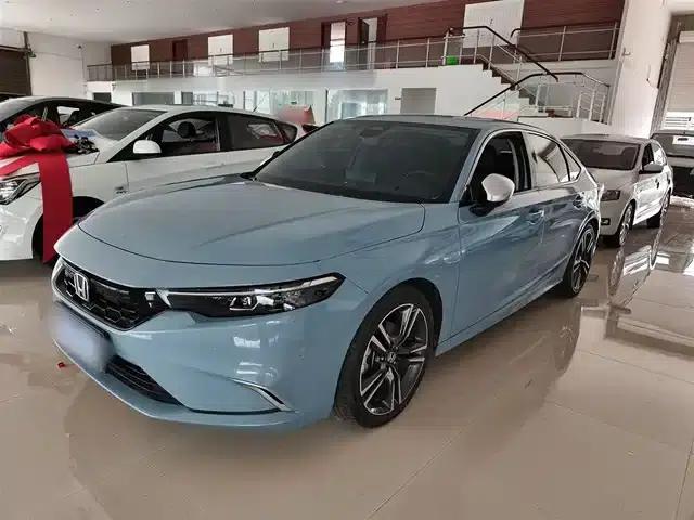 Stylish 2023 2.0L e:HEV Premium Edition
