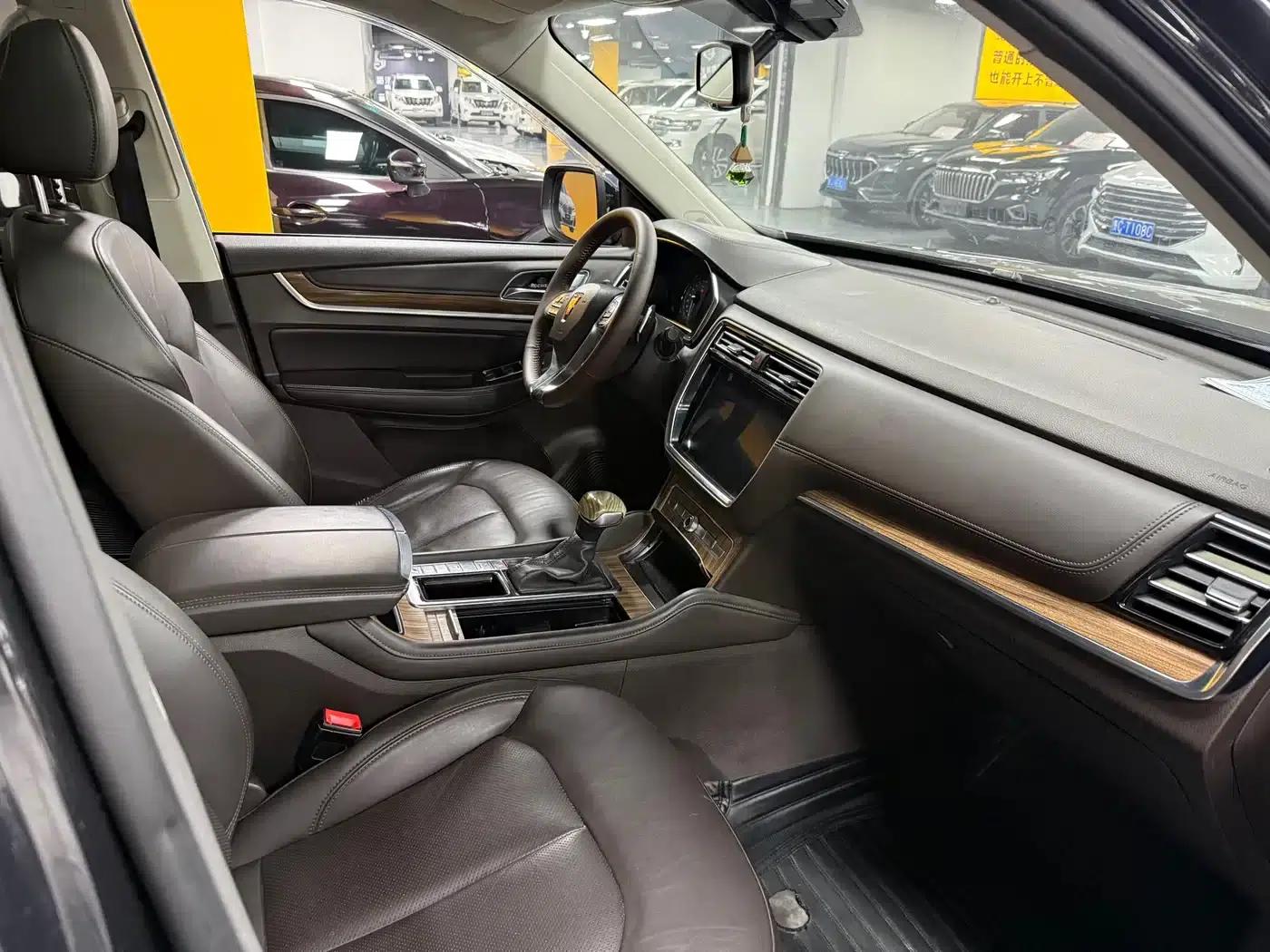 Roewe RX8 2018 30T Intelligent Internet Two-Wheel Drive Flagship Edition — миниатюра 4