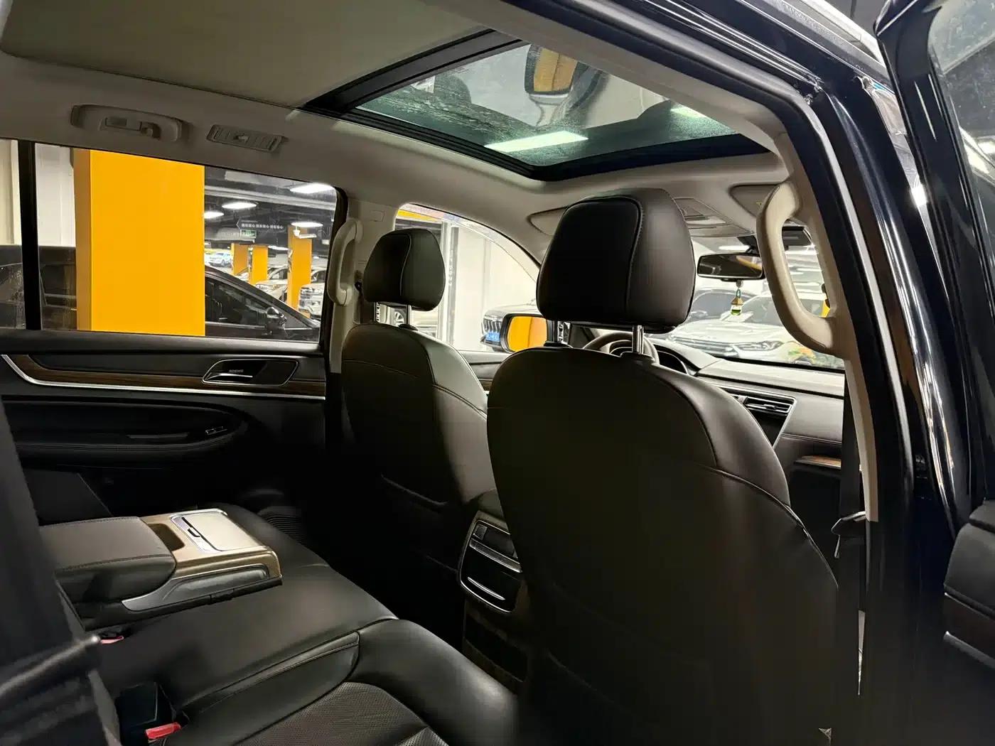 Roewe RX8 2018 30T Intelligent Internet Two-Wheel Drive Flagship Edition — миниатюра 7
