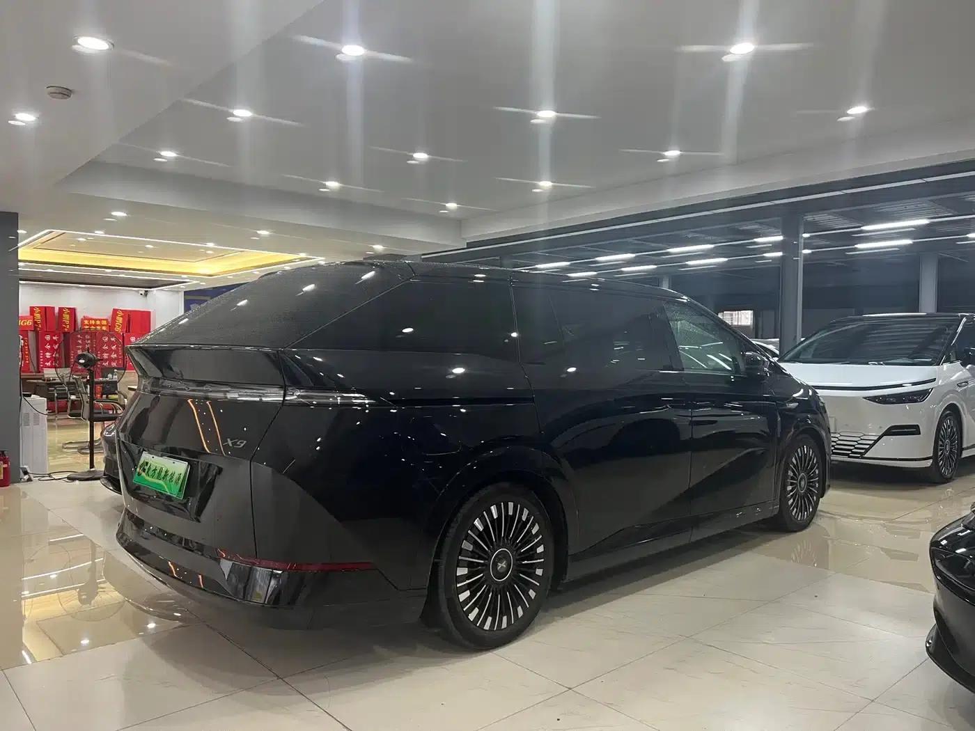 XPeng X9 2025 Pure Electric 650km Long Range Max — миниатюра 7
