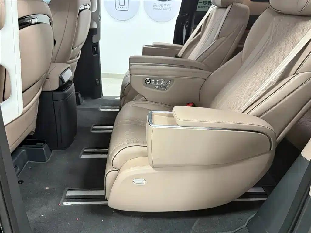 XPeng X9 2025 Pure Electric Model with a Maximum Range of 740km — миниатюра 11