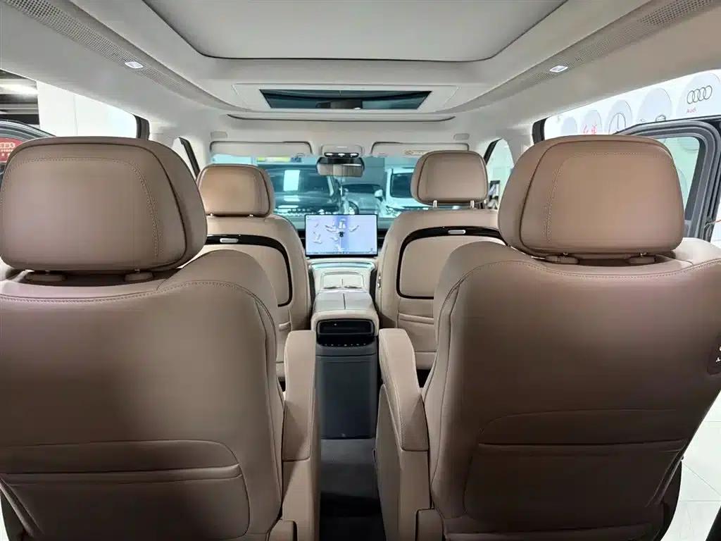 XPeng X9 2025 Pure Electric Model with a Maximum Range of 740km — миниатюра 13