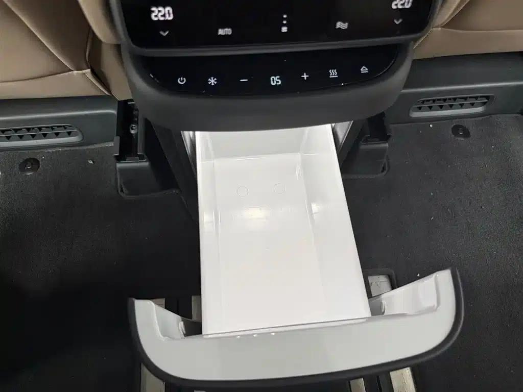XPeng X9 2025 Pure Electric Model with a Maximum Range of 740km — миниатюра 27
