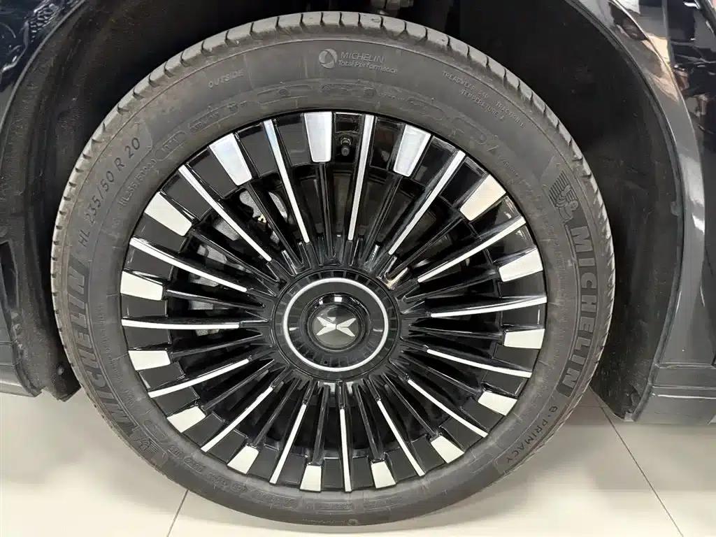 XPeng X9 2025 Pure Electric Model with a Maximum Range of 740km — миниатюра 29