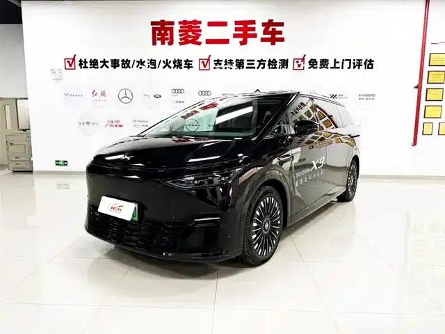 XPeng X9 2025 Pure Electric Model with a Maximum Range of 740km