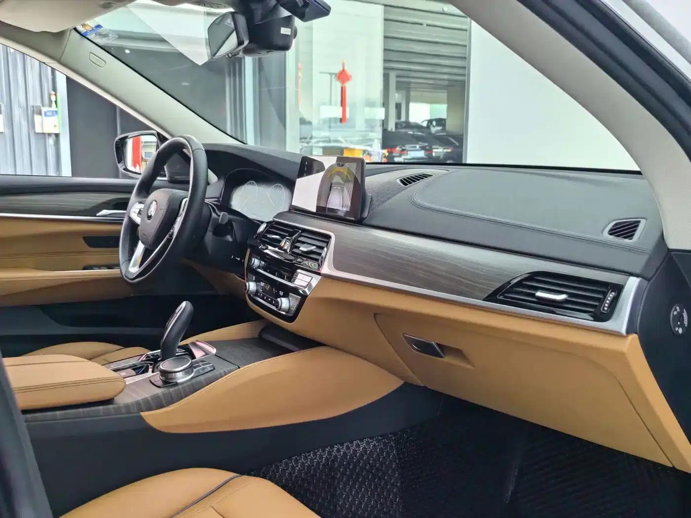 BMW 6 Series GT 2019 630i Luxury Design Package — миниатюра 13