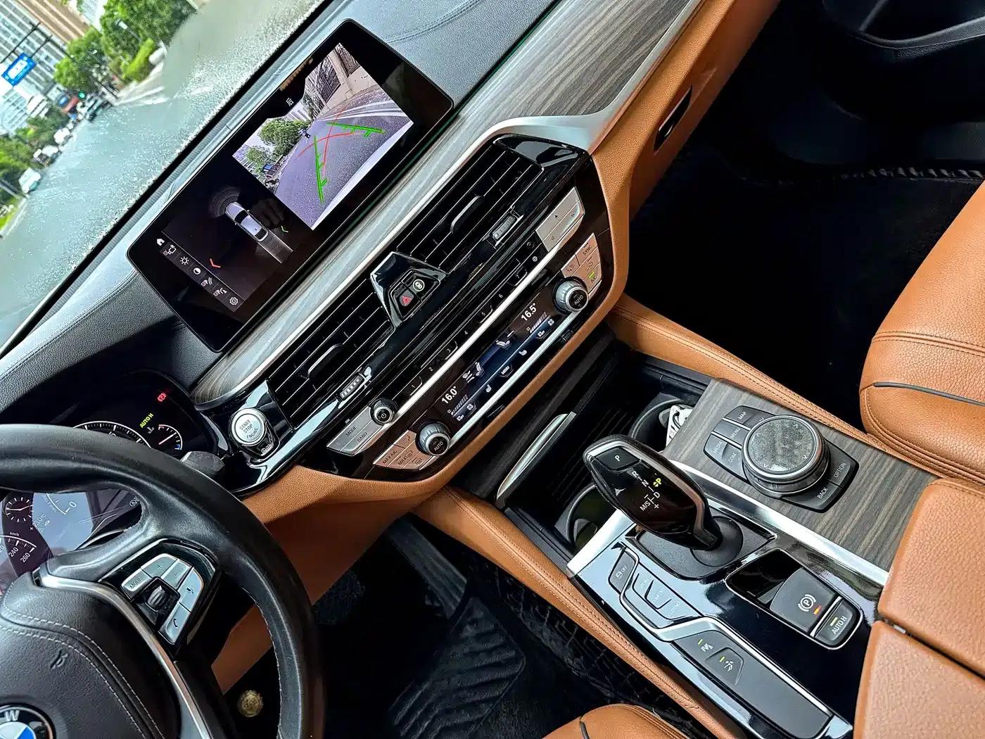 BMW 6 Series GT 2019 630i Luxury Design Package — миниатюра 11