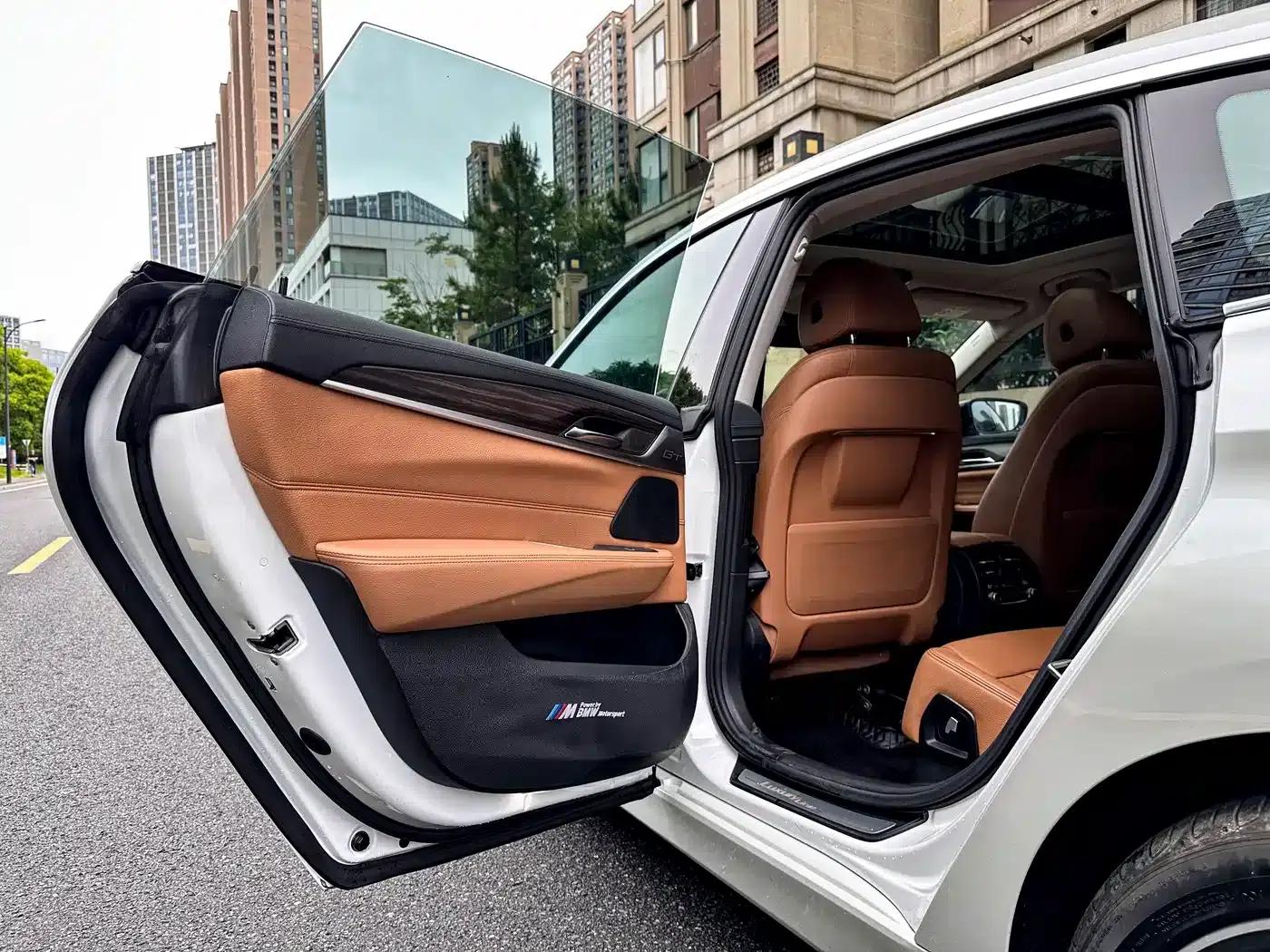 BMW 6 Series GT 2019 630i Luxury Design Package — миниатюра 14