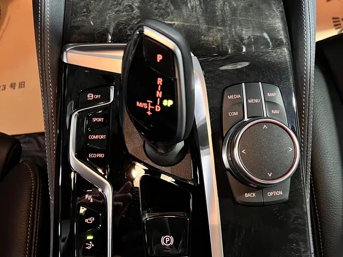 2022 BMW 6 Series GT 630i M Sport Package — миниатюра 13