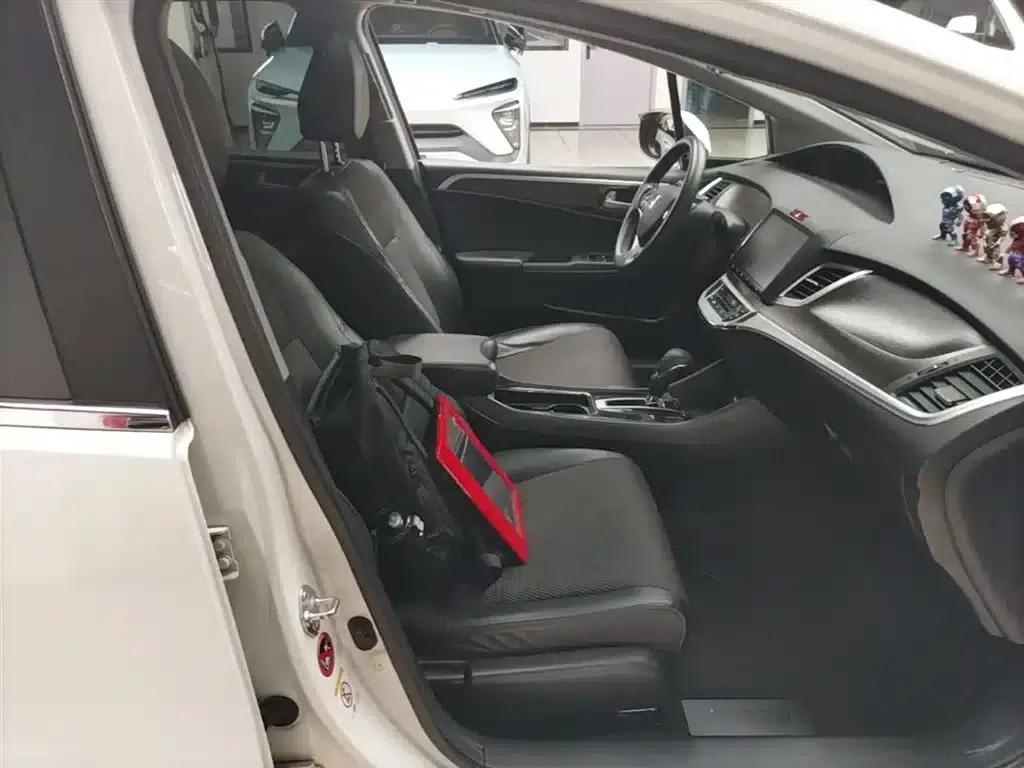 Jade 2016 1.8L Automatic Comfort Elite Edition 5-seater — миниатюра 25