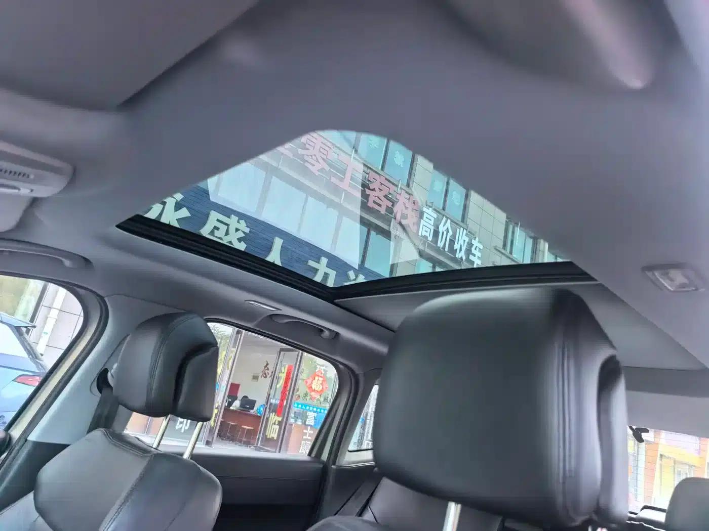 Peugeot 3008 2015 1.6THP Automatic Premium Edition — миниатюра 17