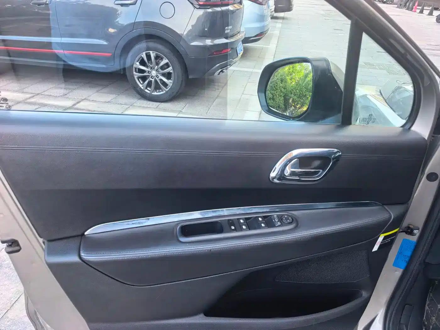 Peugeot 3008 2015 1.6THP Automatic Premium Edition — миниатюра 10