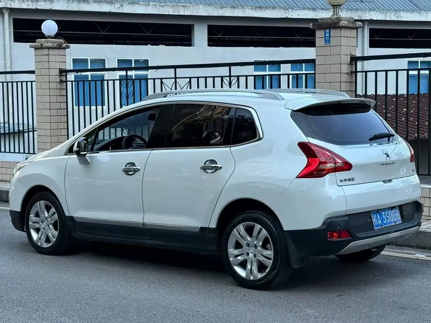 Peugeot 3008 2015 2.0L Automatic Classic Edition — миниатюра 3