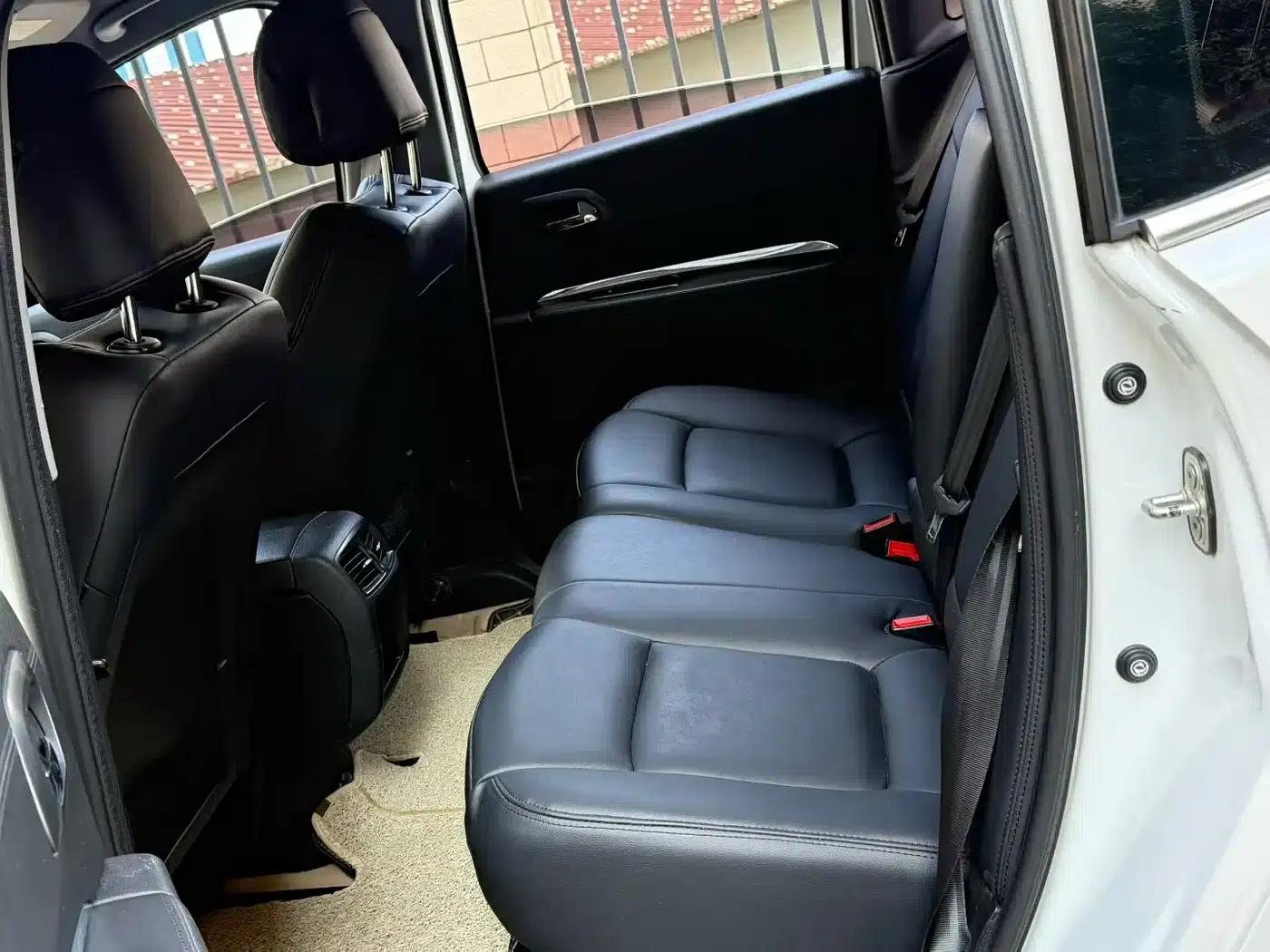Peugeot 3008 2015 2.0L Automatic Classic Edition — миниатюра 9