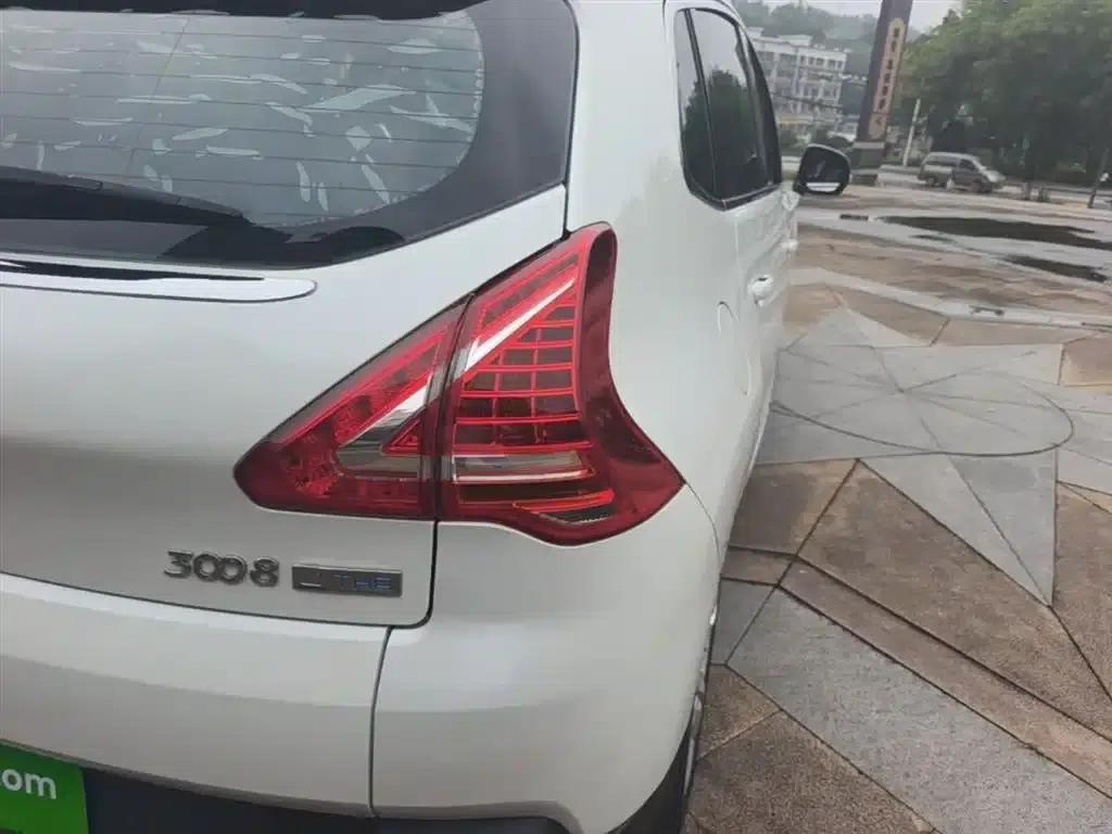 Peugeot 3008 2015 1.6THP Automatic Classic Edition — миниатюра 8