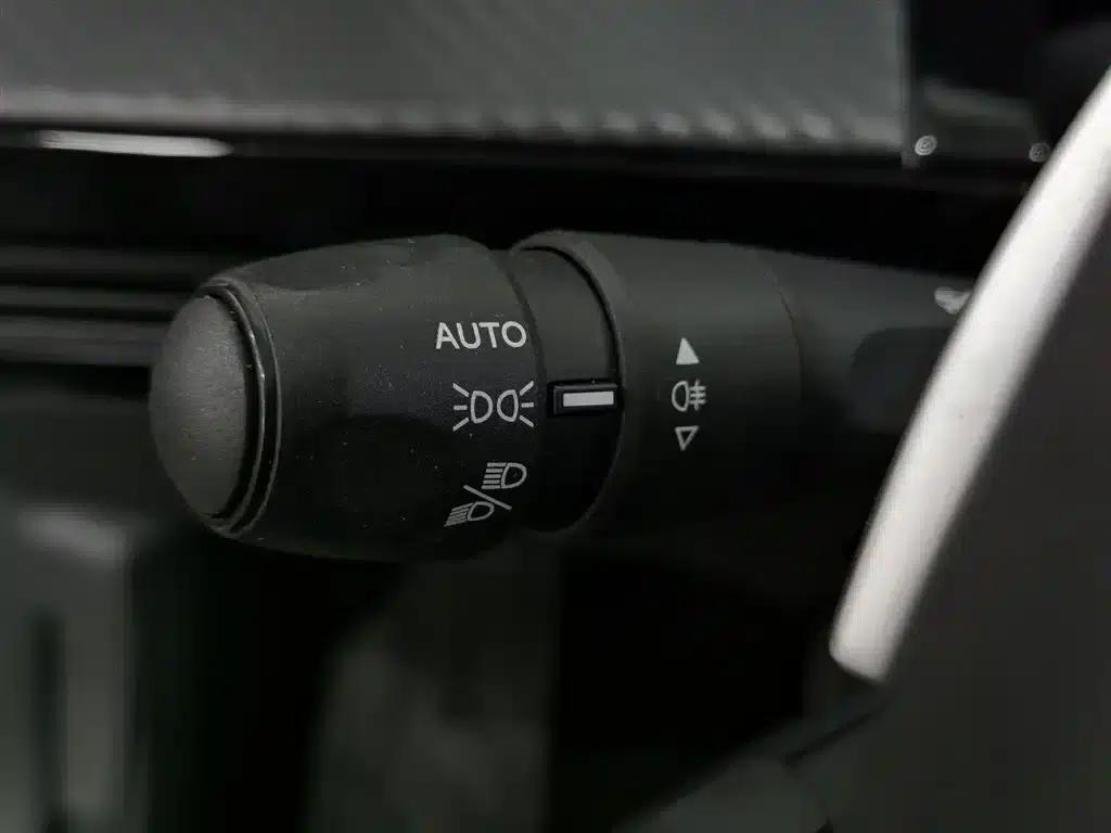 Peugeot 508 2021 Model 508L 400THP PureTech Driving Control Edition — миниатюра 21