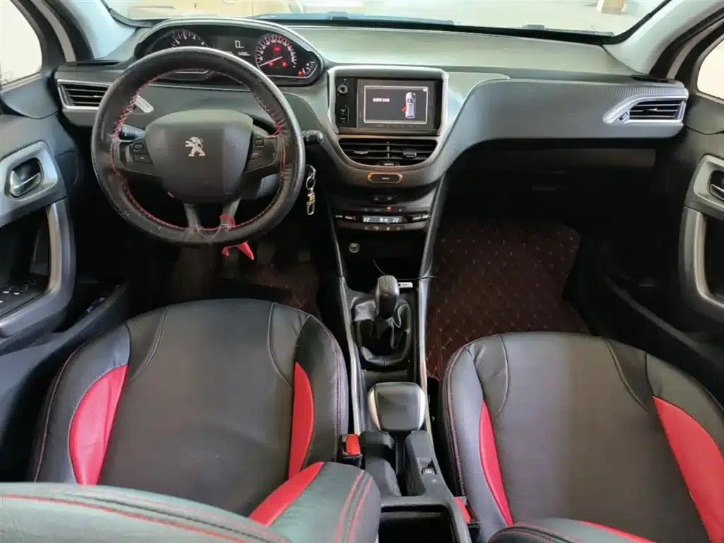 Peugeot 2008 2014 Model 1.6L Manual Fashion Edition — миниатюра 16