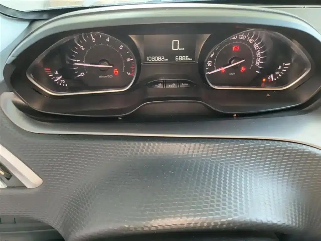 Peugeot 2008 2014 Model 1.6L Manual Fashion Edition — миниатюра 18