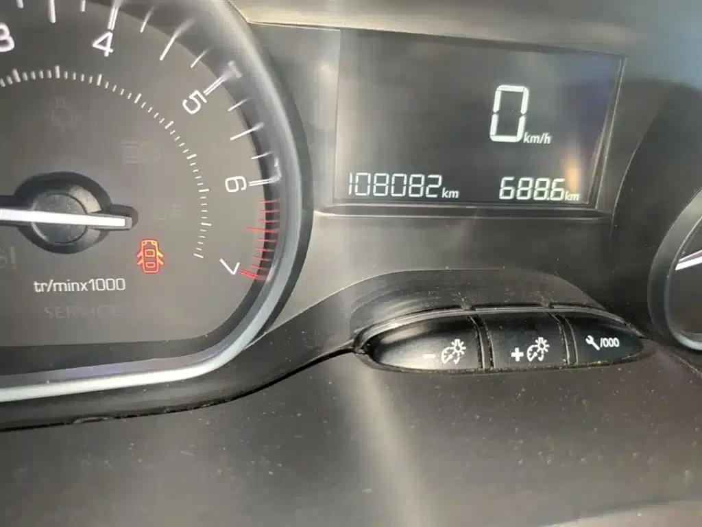 Peugeot 2008 2014 Model 1.6L Manual Fashion Edition — миниатюра 19