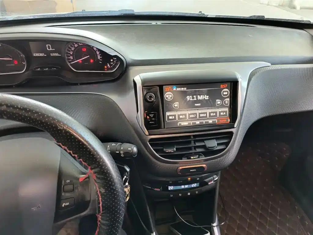 Peugeot 2008 2014 Model 1.6L Manual Fashion Edition — миниатюра 20