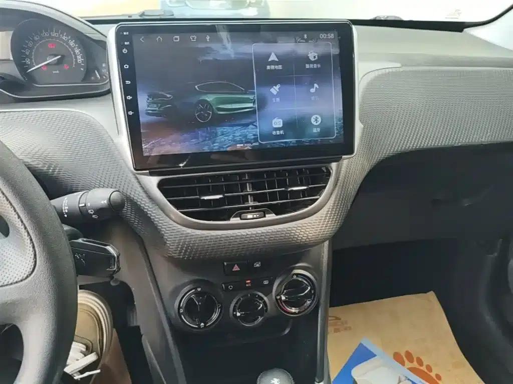 Peugeot 2008 2015 1.6L Automatic Cool Edition — миниатюра 13