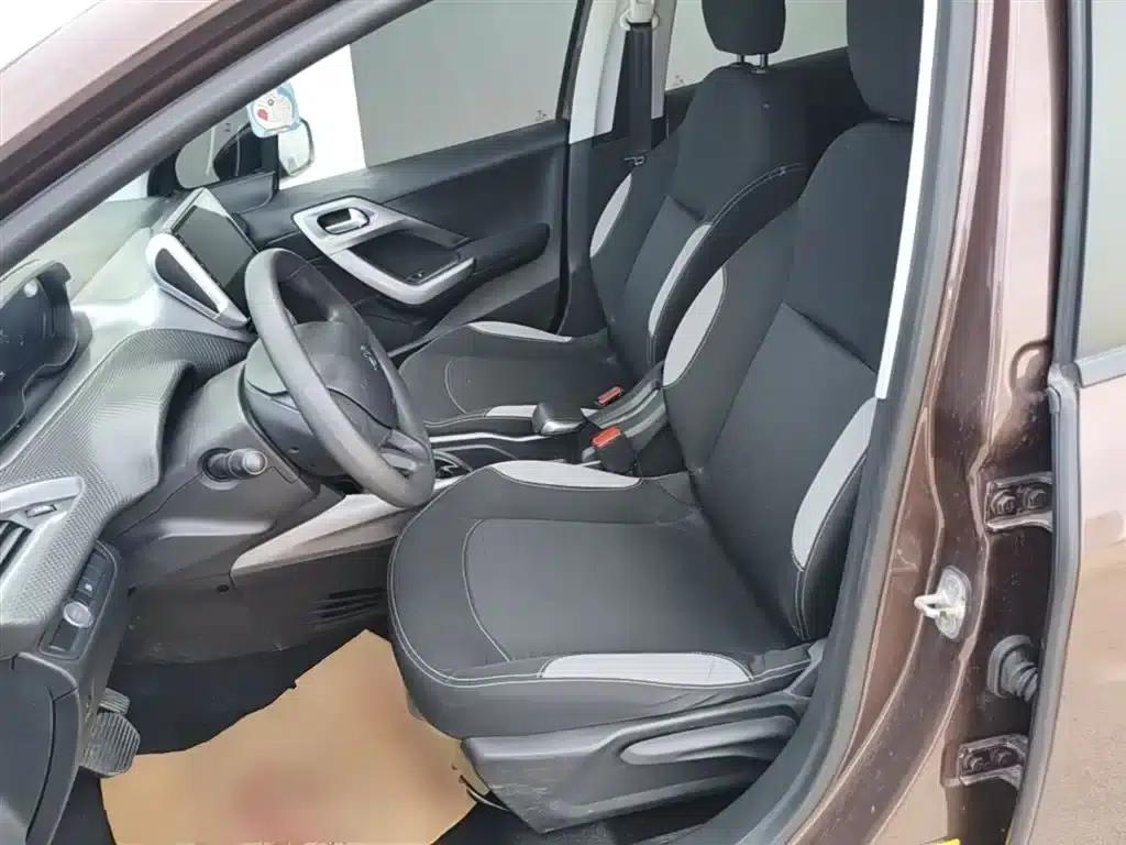 Peugeot 2008 2015 1.6L Automatic Cool Edition — миниатюра 15