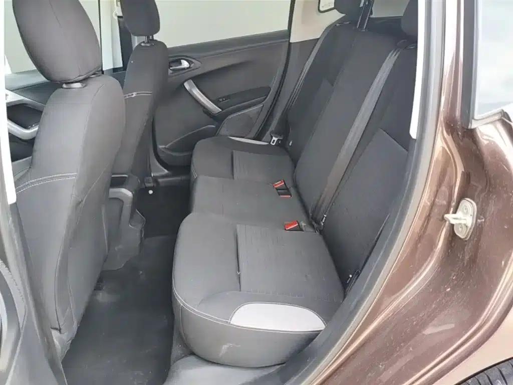 Peugeot 2008 2015 1.6L Automatic Cool Edition — миниатюра 17