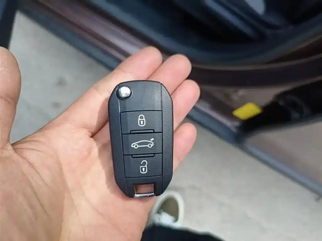 Peugeot 2008 2015 1.6L Automatic Cool Edition — миниатюра 9