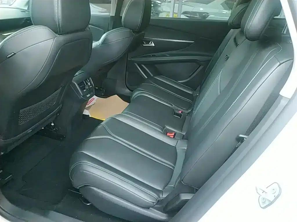 Peugeot 5008 2021 360THP 5-seater Performance Edition — миниатюра 17